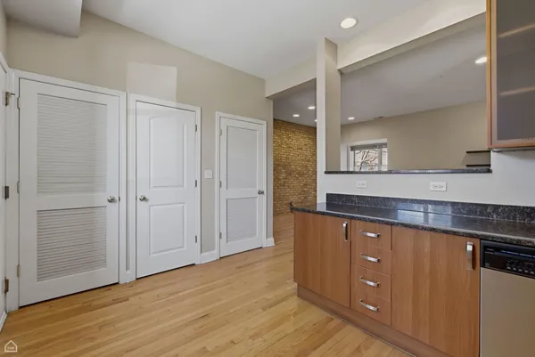 $345,000 | 4444 North Beacon Street, Unit 1, Chicago, IL 60640