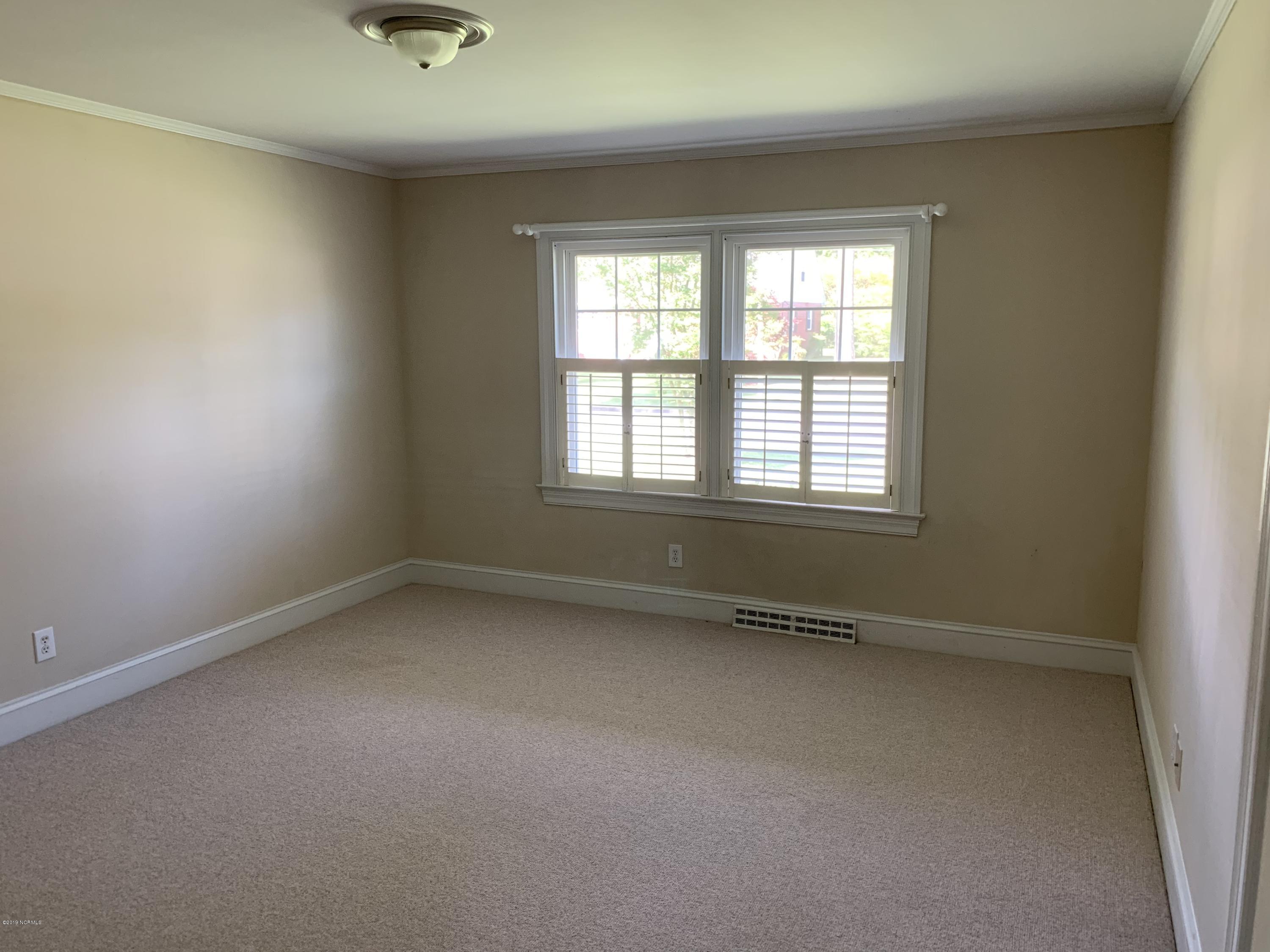 1903 Greenbriar Road Kinston, NC 28501 - Photo 9 of 16 DFE68700-7697-4897-BAF5-E0D252E55B56