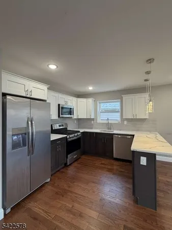 $3,000 | 225 South 9th Street, Unit 2, Newark, NJ 07103