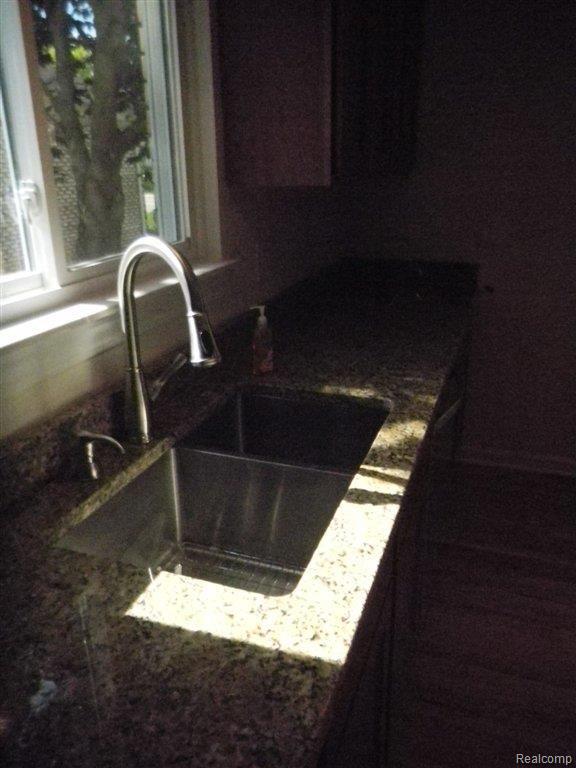 2945 Powderhorn Ridge Road Rochester, MI 48309 - Photo 6 of 20 Granite Kitchen