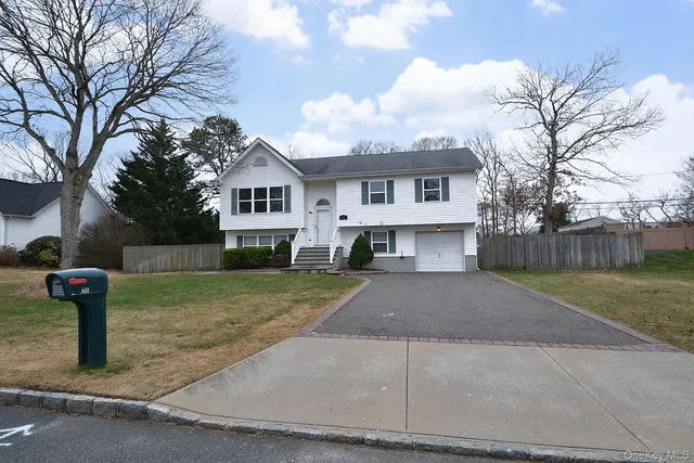 $685,000 | 30 Apex Drive, Coram, NY 11727