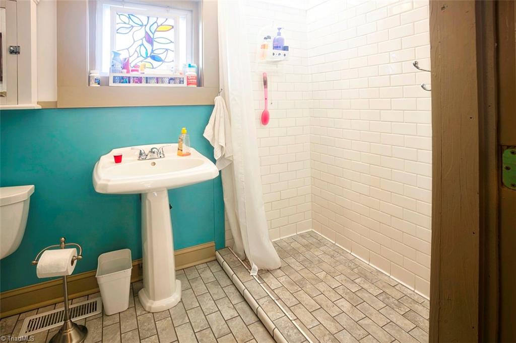 173 Underpass Road Advance, NC 27006 - Photo 22 of 33 Bathroom #1
