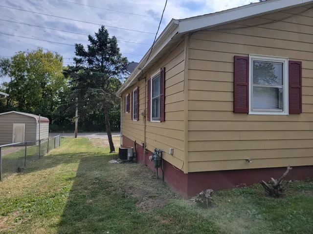 $115,000 | 1606 Indiana Street, Bloomington, IL 61701