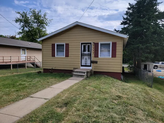 $115,000 | 1606 Indiana Street, Bloomington, IL 61701