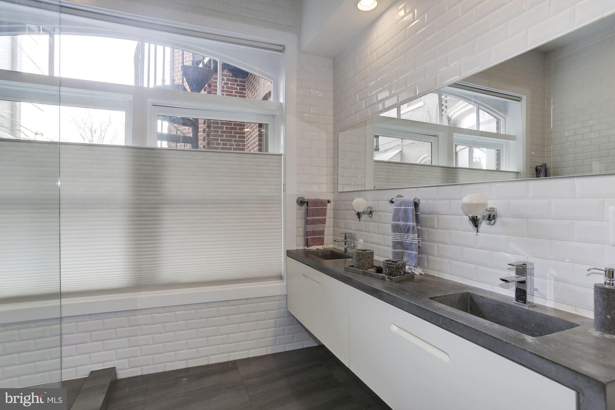 1324 Q Street Northwest, Unit A Washington, DC 20009 - Photo 7 of 28 Bath (Master)