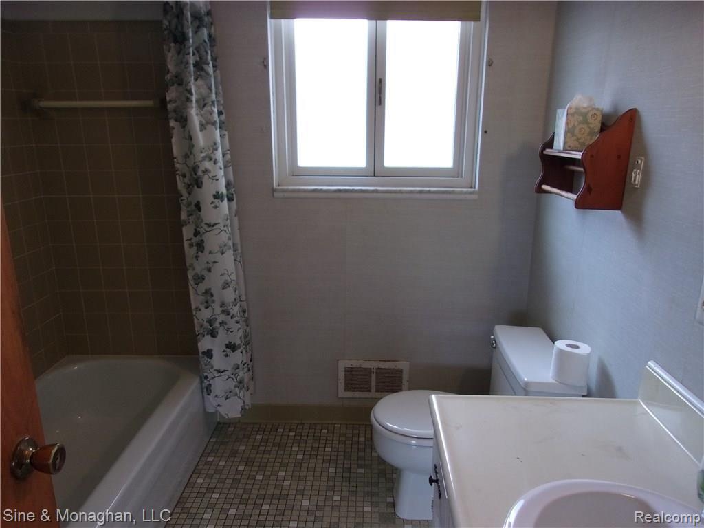 6856 Swartout Road Algonac, MI 48001 - Photo 23 of 33 100_1187.JPG