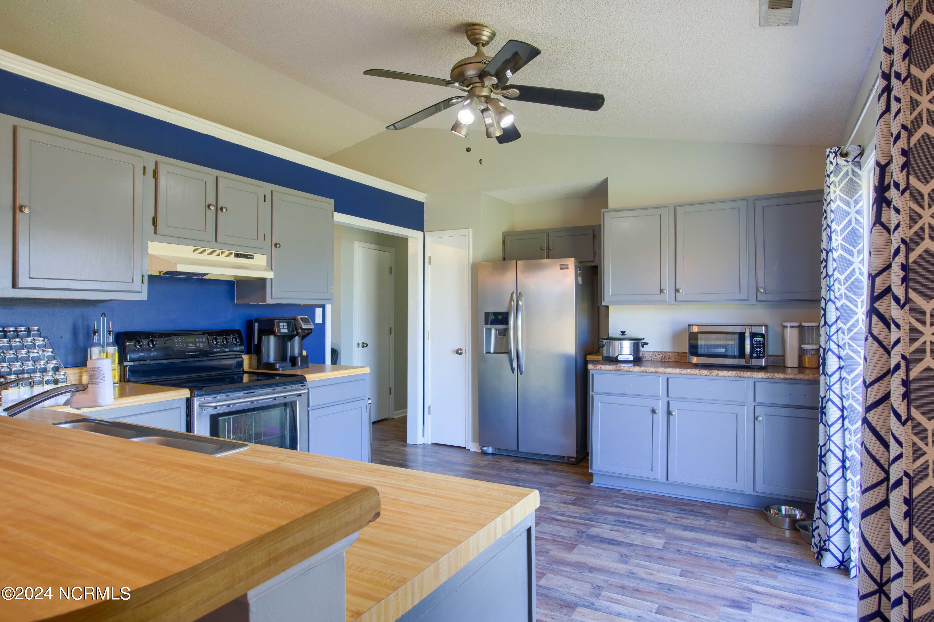 320 Steller Road Jacksonville, NC 28540 - Photo 14 of 33 320 Steller - Interior_17