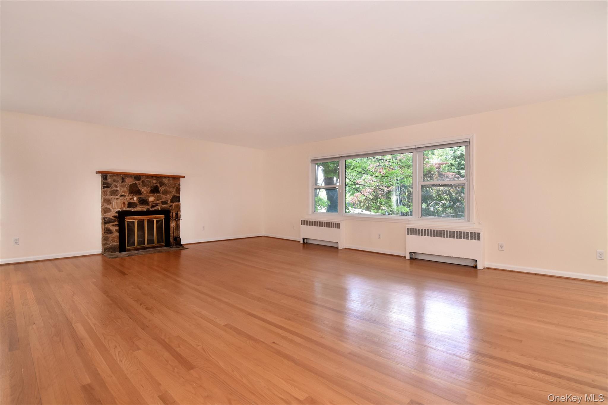 74 Briary Road Dobbs Ferry, NY 10522 - Photo 3 of 19 Stone fireplace. Oak hardwood floors.