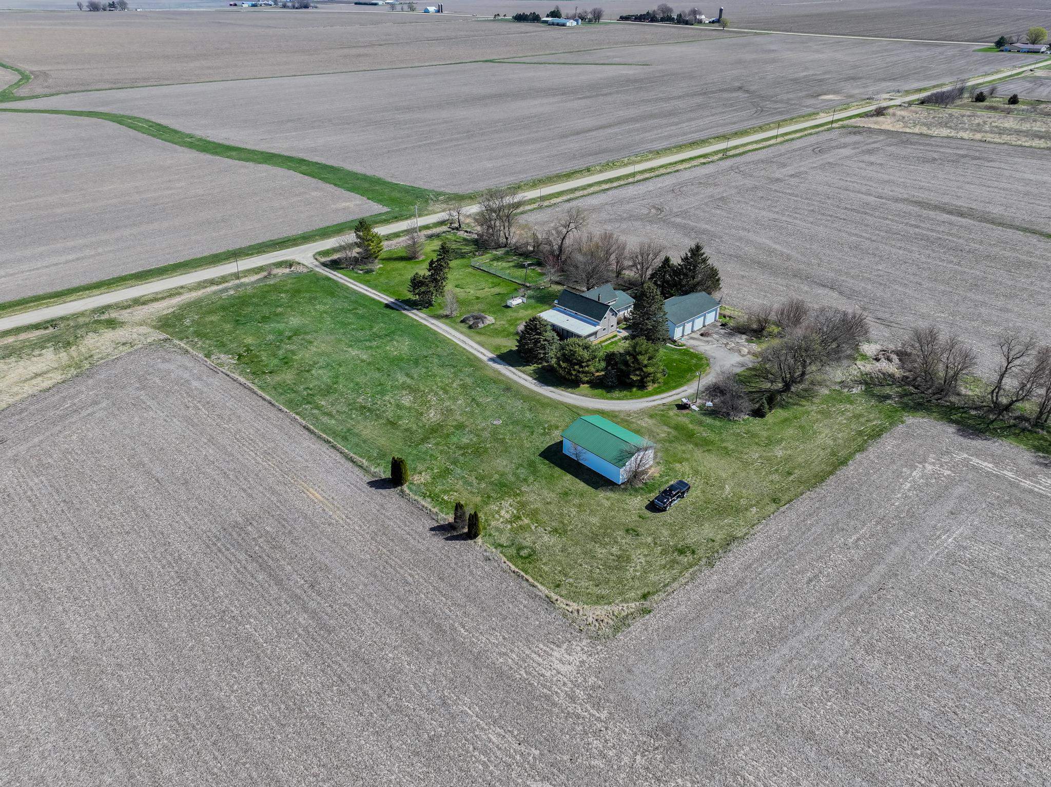 13965 East Dutch Road Rochelle, IL 61068 - Photo 4 of 50 a view of a garden area with potted plants