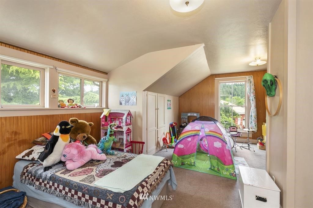 31 Center Road Chimacum, WA 98325 - Photo 26 of 35 a living room with furniture and a floor to ceiling window