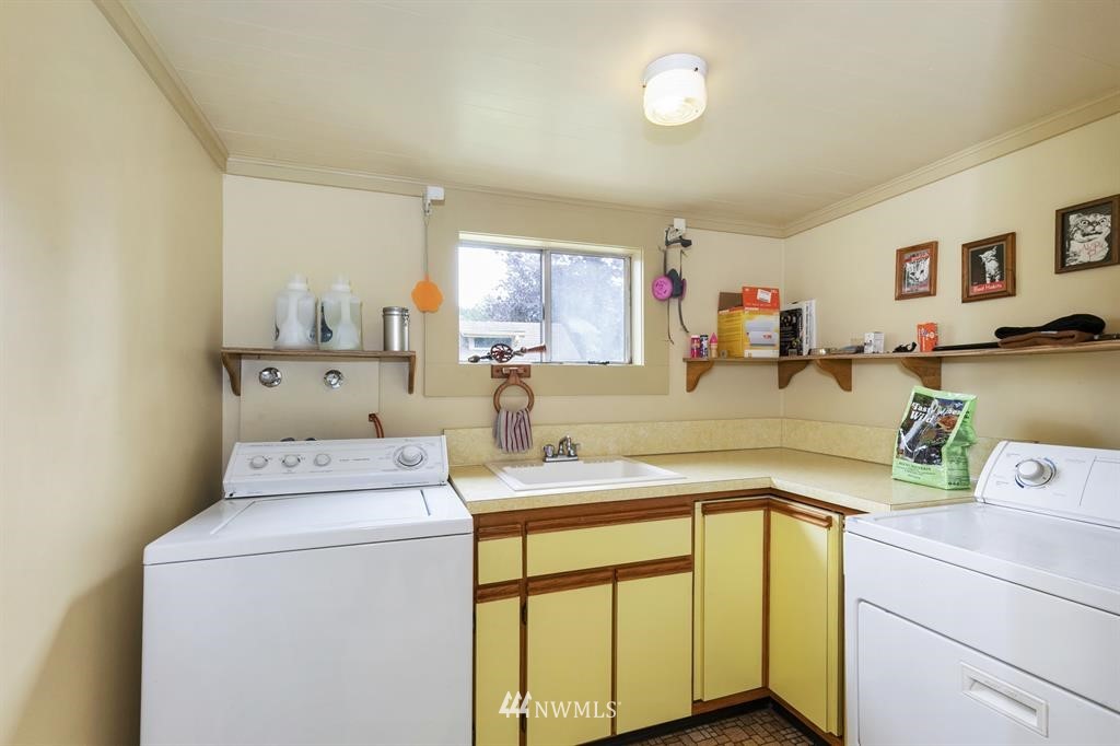 31 Center Road Chimacum, WA 98325 - Photo 29 of 35 a utility room with dryer and washer