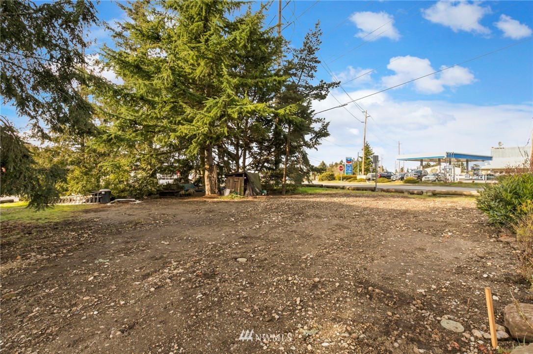 31 Center Road Chimacum, WA 98325 - Photo 33 of 35 a view of dirt yard with a fountain