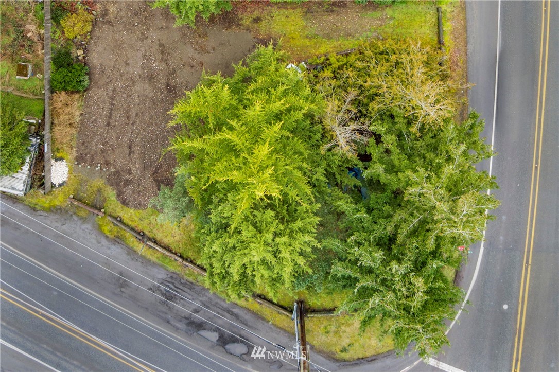31 Center Road Chimacum, WA 98325 - Photo 35 of 35 a view of a garden from a balcony