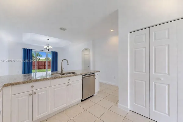 $3,200 | 2014 Northeast 38th Road, Unit 2014, Homestead, FL 33033