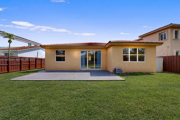 $3,200 | 2014 Northeast 38th Road, Unit 2014, Homestead, FL 33033