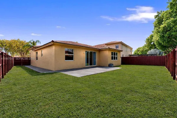 $3,200 | 2014 Northeast 38th Road, Unit 2014, Homestead, FL 33033