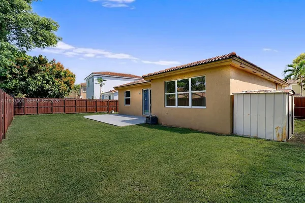 $3,200 | 2014 Northeast 38th Road, Unit 2014, Homestead, FL 33033