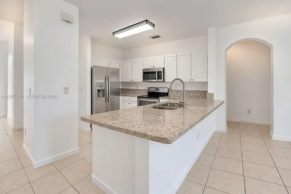 $3,200 | 2014 Northeast 38th Road, Unit 2014, Homestead, FL 33033