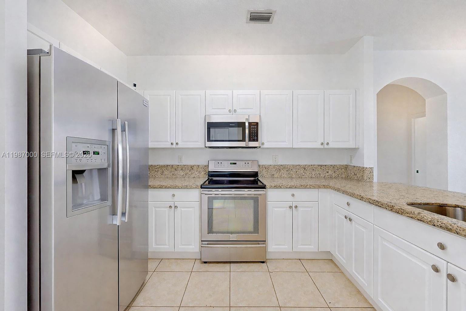 2014 Northeast 38th Road, Unit 2014 Homestead, FL 33033 - Photo 9 of 37