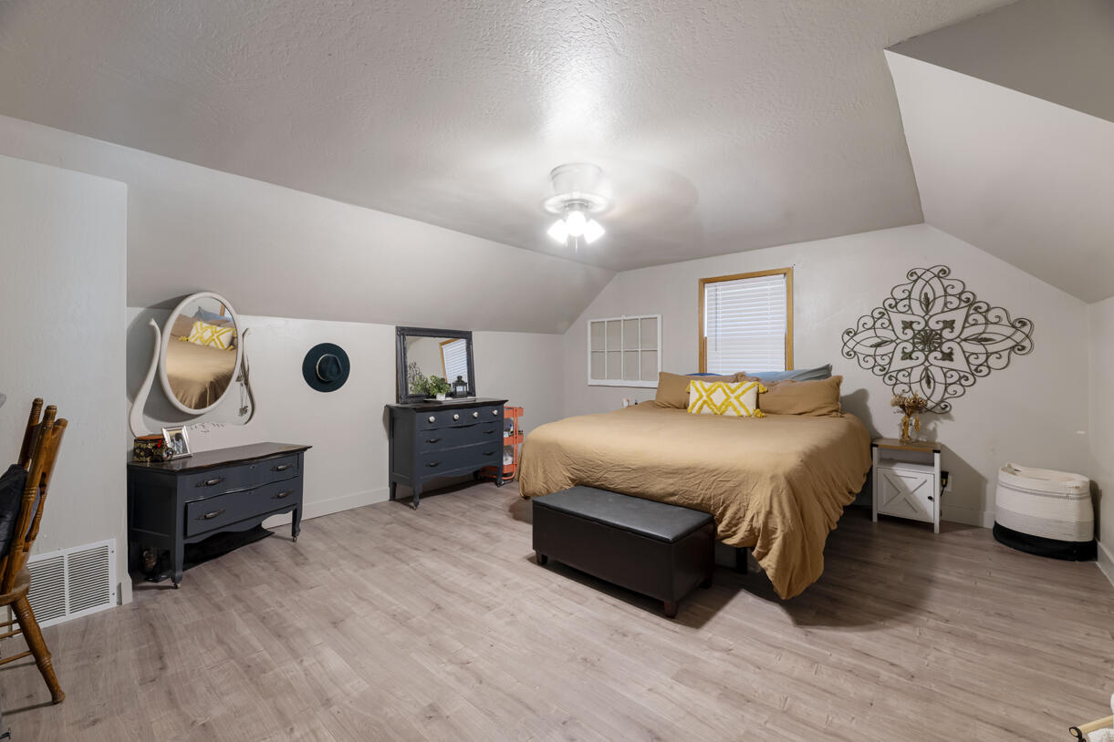 6324 East Evans Creek Road Rogue River, OR 97537 - Photo 13 of 31 a spacious bedroom with a bed and a chair
