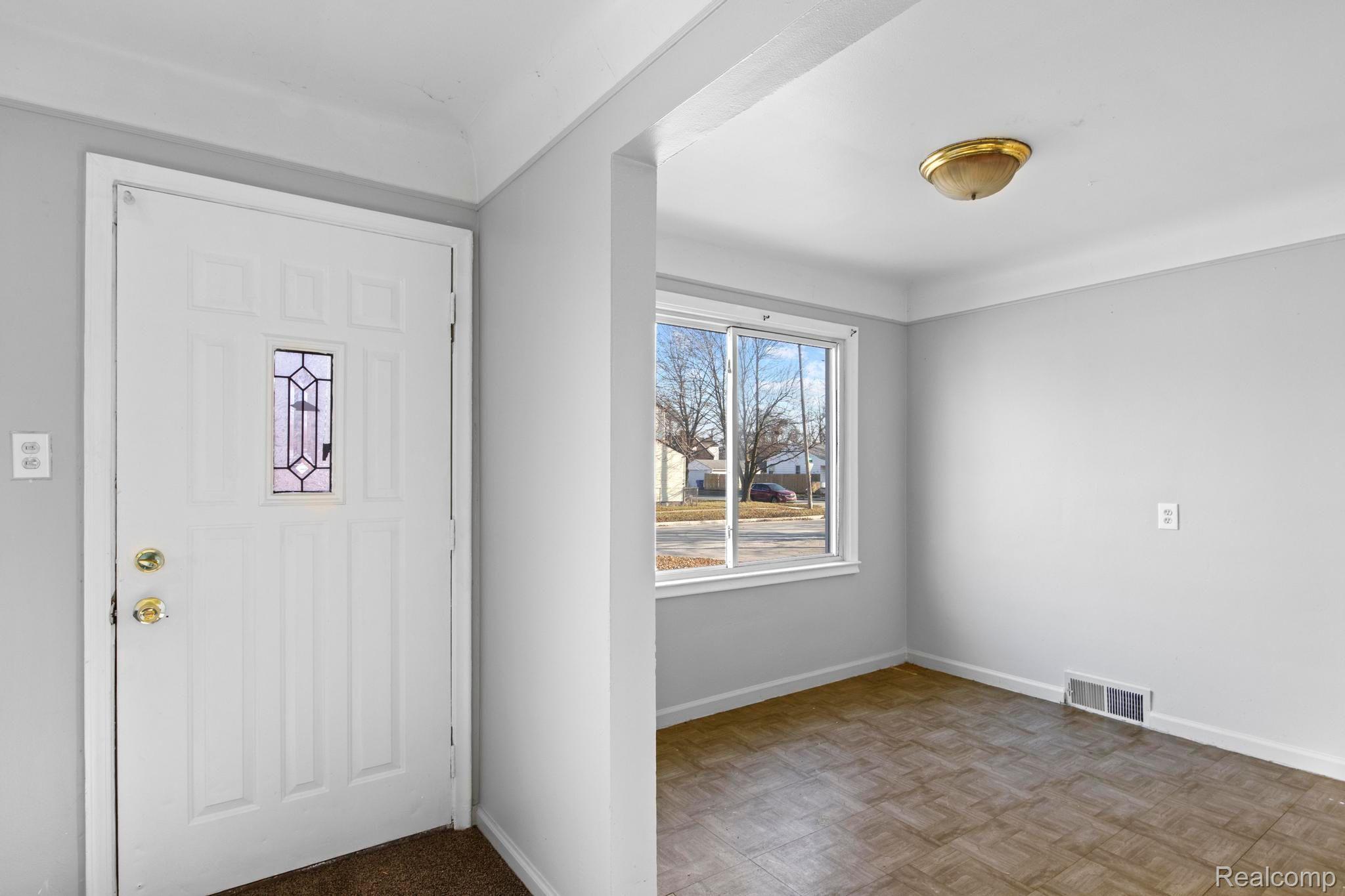 21507 Waltham Road Warren, MI 48089 - Photo 11 of 28 Gallery Image 11