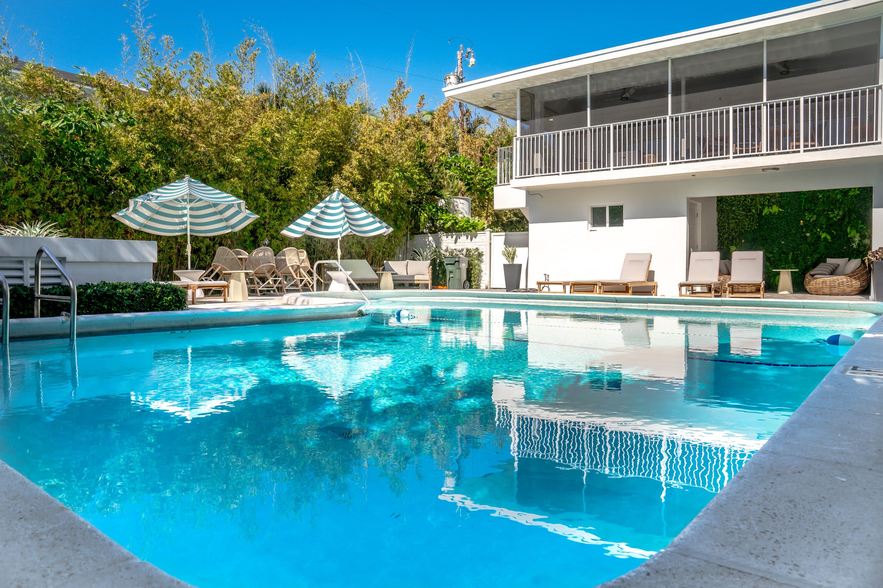 501 North Ocean Boulevard Boca Raton, FL 33432 - Photo 3 of 12 a balcony with table and chairs
