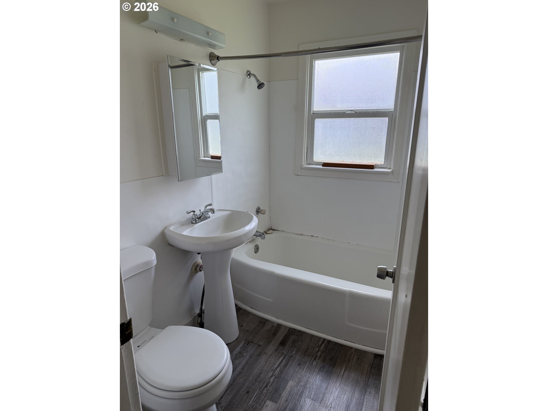 282 Colorado Street Longview, WA 98632 - Photo 4 of 7 Bathroom