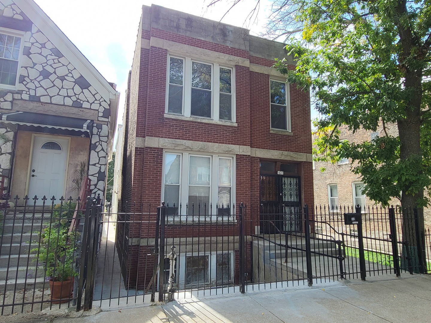 827 West 33rd Place, Unit GRB Chicago, IL 60608 - Photo 1 of 1