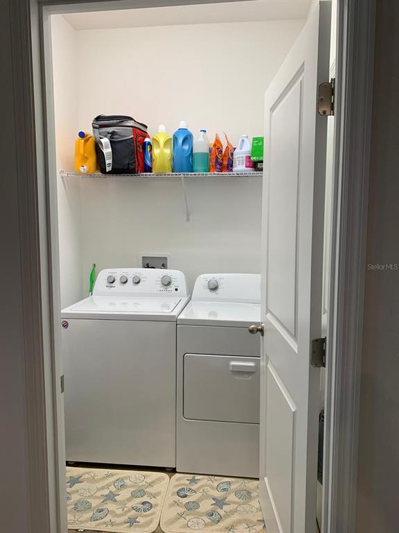 4824 Osprey Way Winter Haven, FL 33881 - Photo 4 of 5 a utility room with dryer and washer