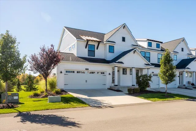 $370,000 | 3382 Windborne Lane, Unit 19, Jenison, MI 49428