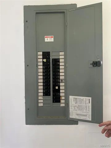 $59,900 | 305 Meredocia Street, Madison, IL 62060