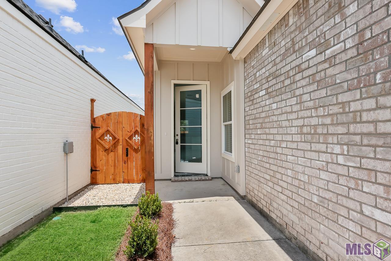 15513 Fields Creek Avenue Baton Rouge, LA 70816 - Photo 2 of 20