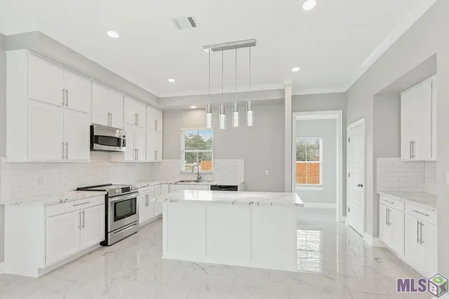 $2,295 | 15513 Fields Creek Avenue, Baton Rouge, LA 70816