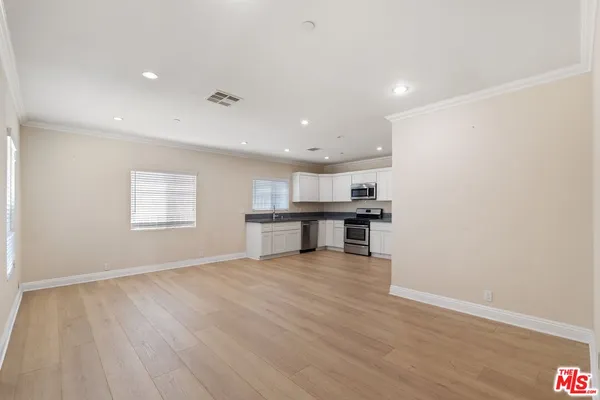 $1,320,000 | 1147 South Kenmore Avenue, Los Angeles, CA 90006