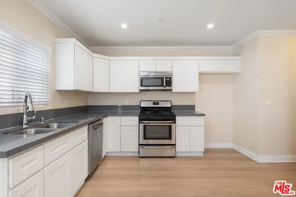 $1,320,000 | 1147 South Kenmore Avenue, Los Angeles, CA 90006