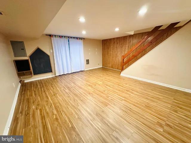 $2,500 | 813 Arnold Street, Philadelphia, PA 19111