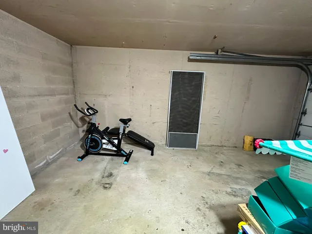 $2,500 | 813 Arnold Street, Philadelphia, PA 19111