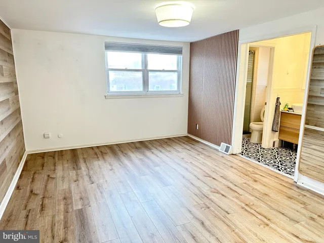 $2,500 | 813 Arnold Street, Philadelphia, PA 19111