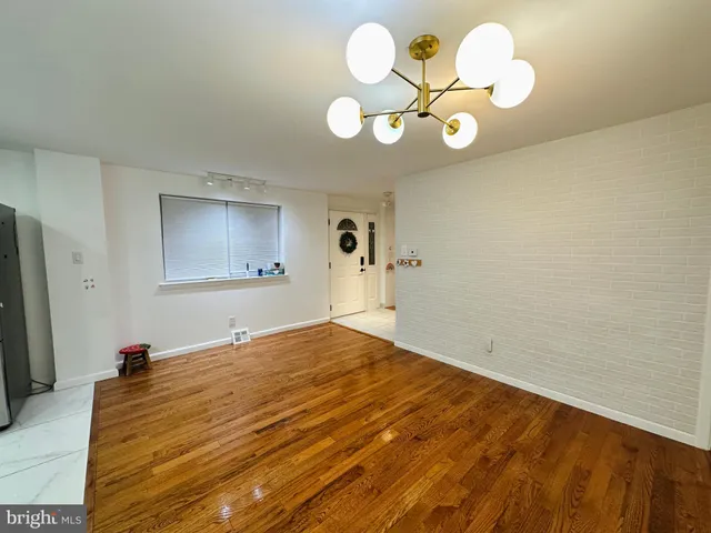 $2,500 | 813 Arnold Street, Philadelphia, PA 19111
