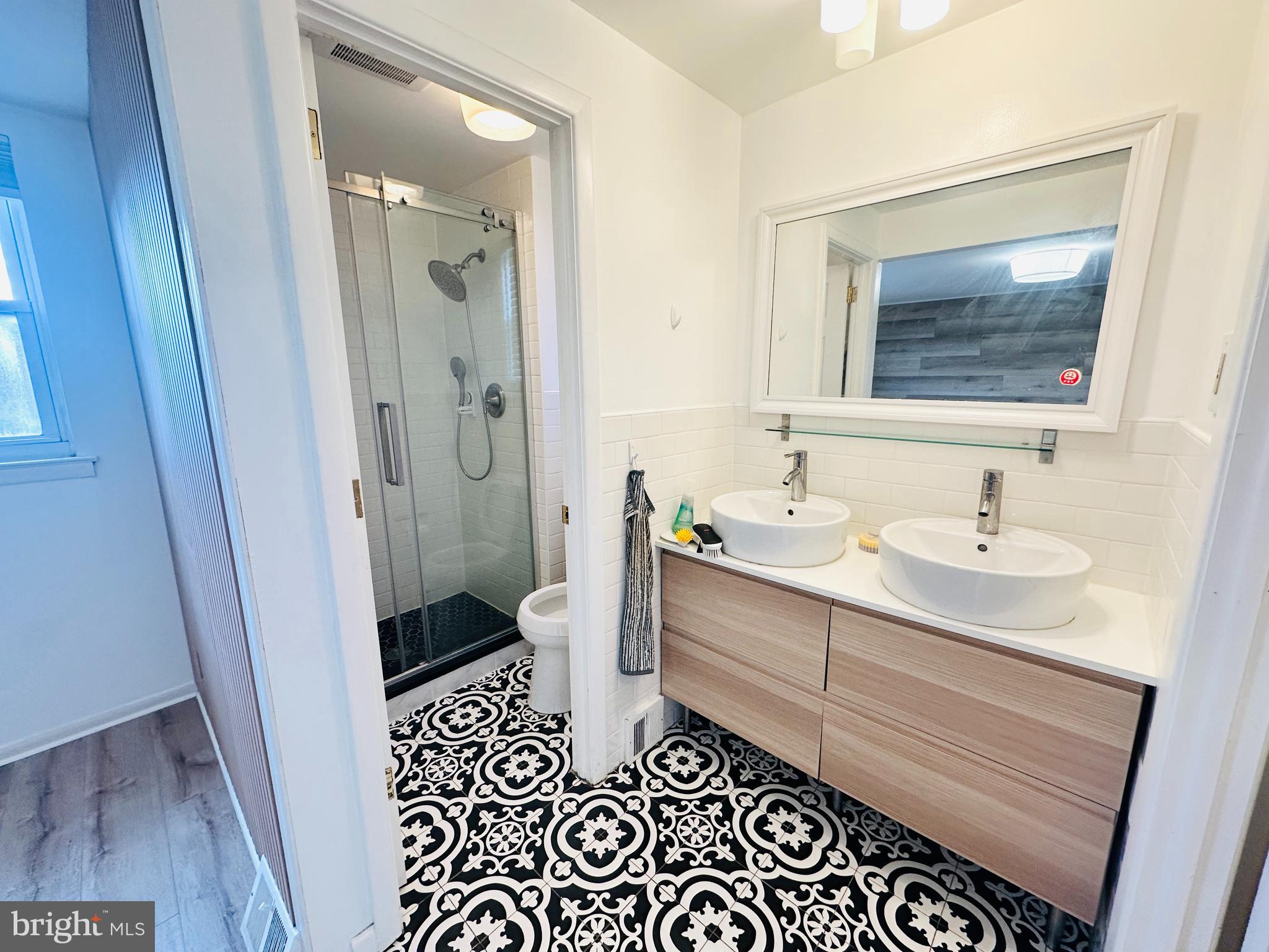 813 Arnold Street Philadelphia, PA 19111 - Photo 4 of 21