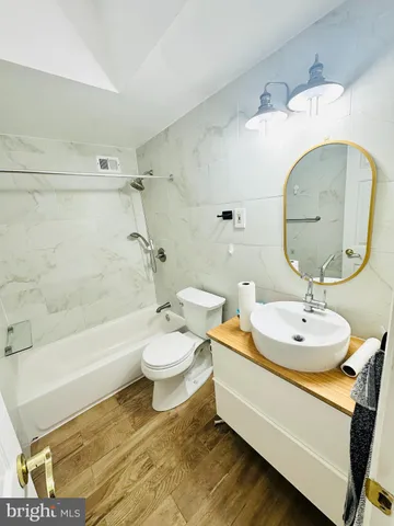 $2,500 | 813 Arnold Street, Philadelphia, PA 19111