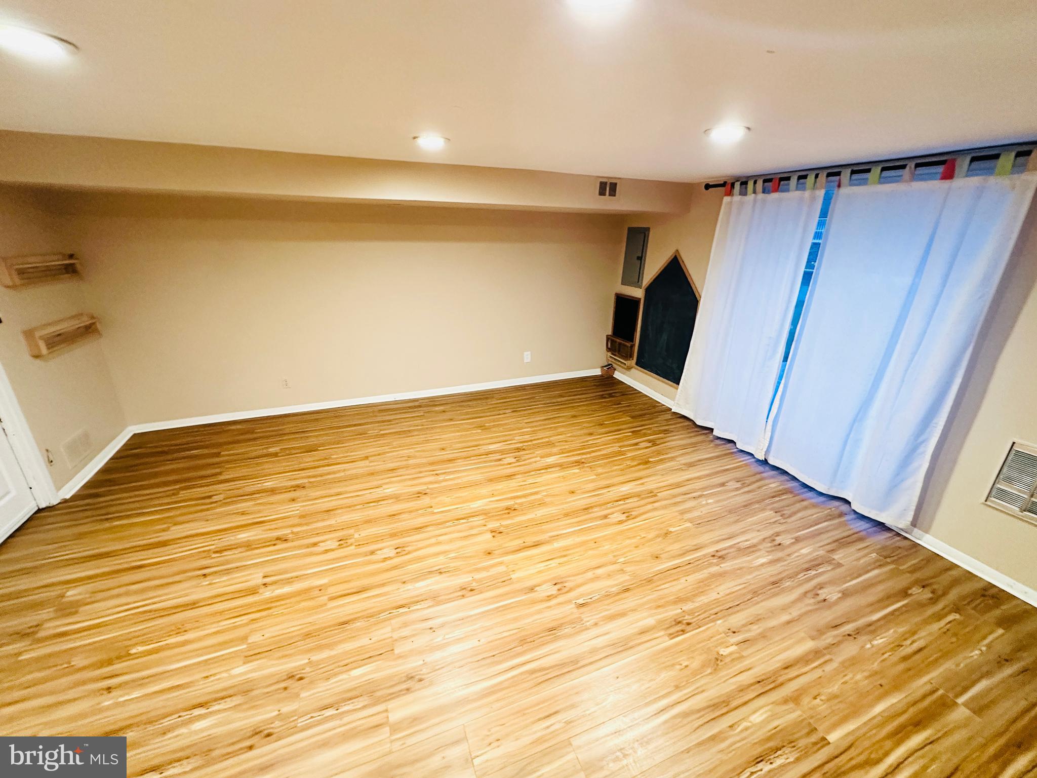 813 Arnold Street Philadelphia, PA 19111 - Photo 10 of 21