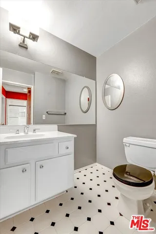 $458,000 | 14823 Sherman Way, Unit 4, Van Nuys, CA 91405