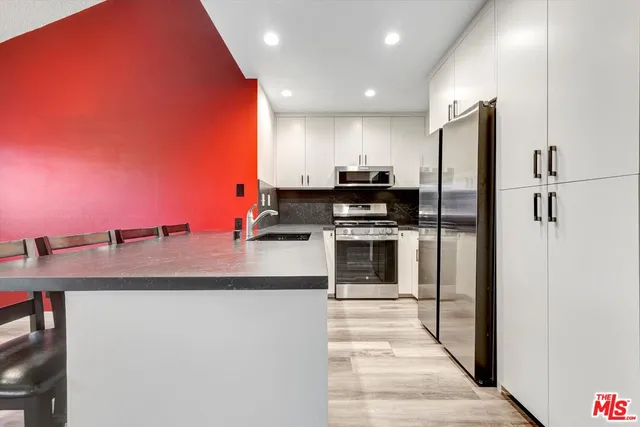 $458,000 | 14823 Sherman Way, Unit 4, Van Nuys, CA 91405