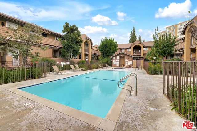 $458,000 | 14823 Sherman Way, Unit 4, Van Nuys, CA 91405