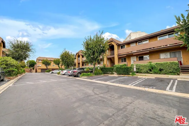 $458,000 | 14823 Sherman Way, Unit 4, Van Nuys, CA 91405
