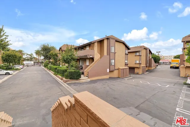 $458,000 | 14823 Sherman Way, Unit 4, Van Nuys, CA 91405