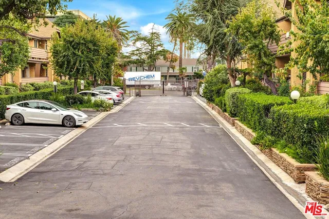 $458,000 | 14823 Sherman Way, Unit 4, Van Nuys, CA 91405