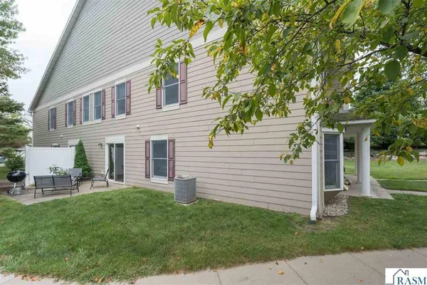 $249,000 | 1840 Haralson Court, St. Peter, MN 56082