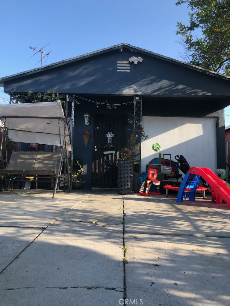 1512 West 152nd Street Compton, CA 90220 - Photo 4 of 14 a view of parking area